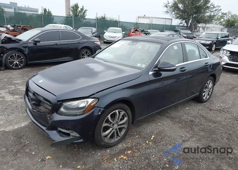 2016 Mercedes-Benz C 300 4Matic z USA, uszkodzony, nr VIN 55SWF4KB8GU114367